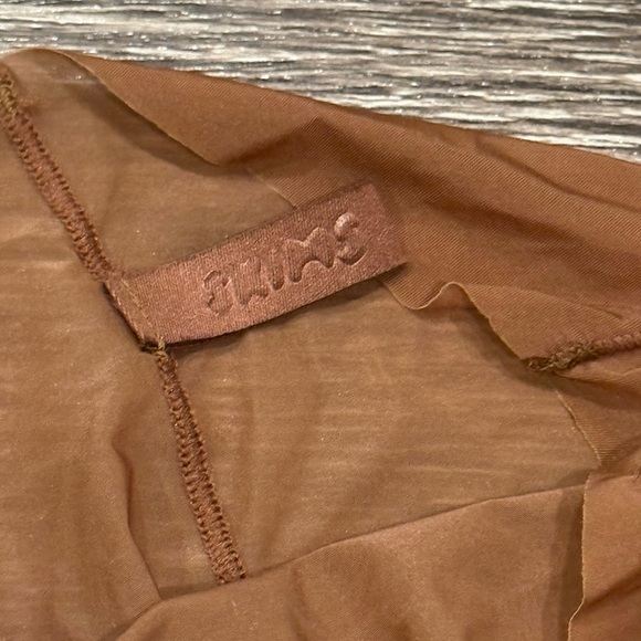 Skims milky sheer leggings & skirt - Picture 3 of 9